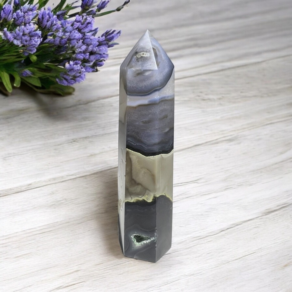 Volcano Agate Tower UV‎ Reactive